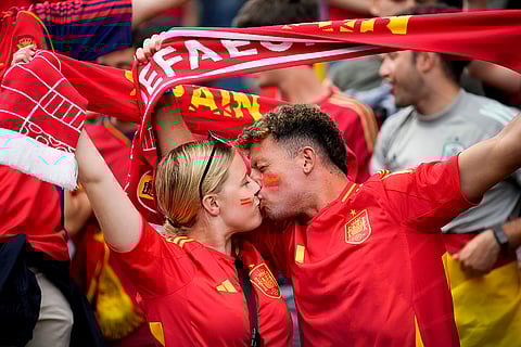 Spain fans celebrate team's victory against Croatia